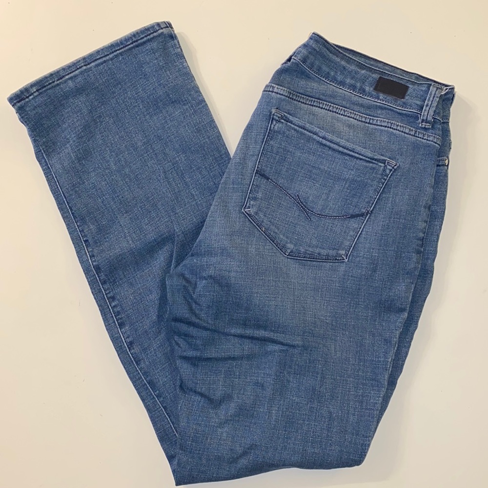 Lee Jeans. Size 12. Curvy Fit Bootcut. Medium Wash. Hidden Pocket. Like New.
